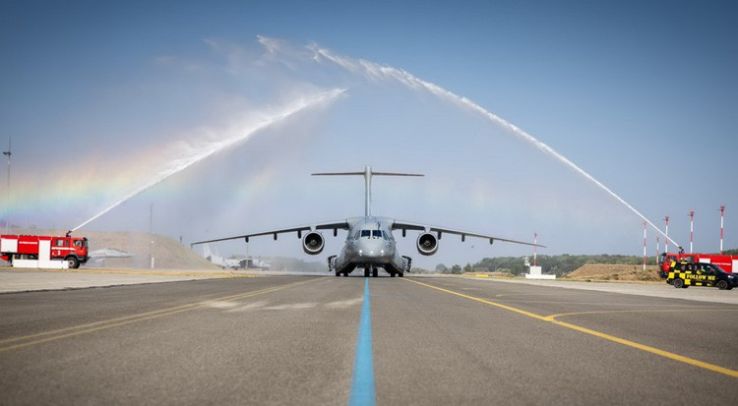 Megérkezett a kecskeméti repülőbázisra az első magyar KC-390 katonai szállítórepülőgép