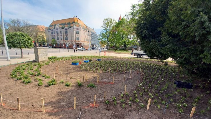Mesebeli kert lesz a kecskeméti főtér egyik legkedvesebb zugában