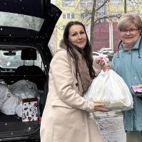 Laczkó-Zsámboki Angéla ezen a héten szeretetcsomagokat, december 24-én délben pedig ebédet oszt