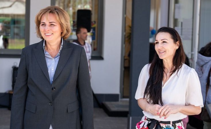 Laczkó-Zsámboki Angéla rendbe teteti a Búzafű közben és a Baracsi közön az utat
