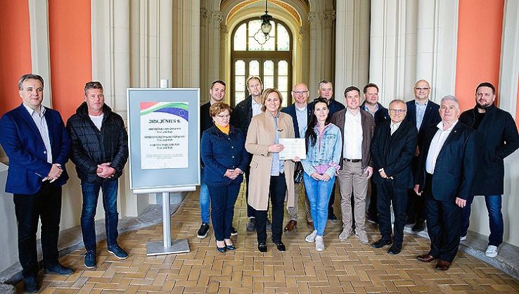 A Fidesz-KDNP már összegyűjtötte az ajánló aláírásokat