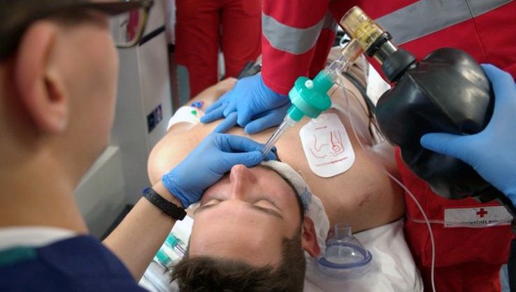 Egészségügyi dolgozók összehangolt újraélesztésének köszönheti életét egy beteg  a Rendelőintézetben