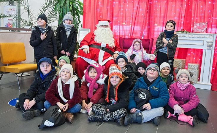 A Mikulás nem úszott, viszont szaloncukrot osztogatott a Kecskeméti Fürdőben