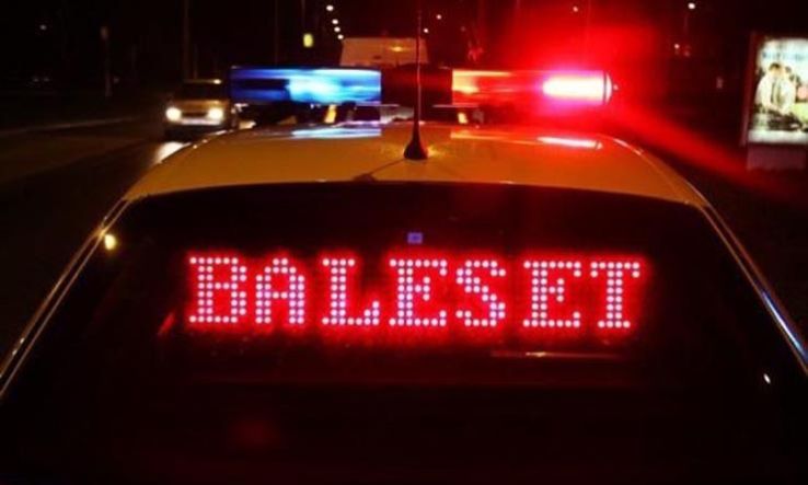 Karambol történt az M5-ösön - Egy embert tűzoltók szabadítottak ki a járműből a lajosmizsei pihenőnél