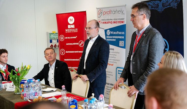 A BNI kecskeméti csoportja közel negyven cégvezetője látogatott a Tormási Autóházba