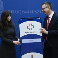 Szentkirályi Alexandra: további funkciókkal bővült az EgészségAblak applikáció