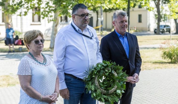 Koszorúzás a Czollner Mihály téren