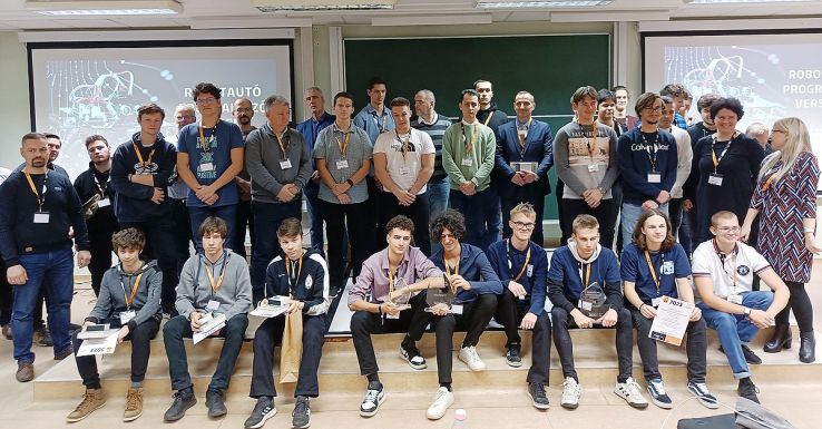 Nemzetközi robotautó programozó versenyt rendeztek az NJE GAMF Kar Informatika Tanszékén