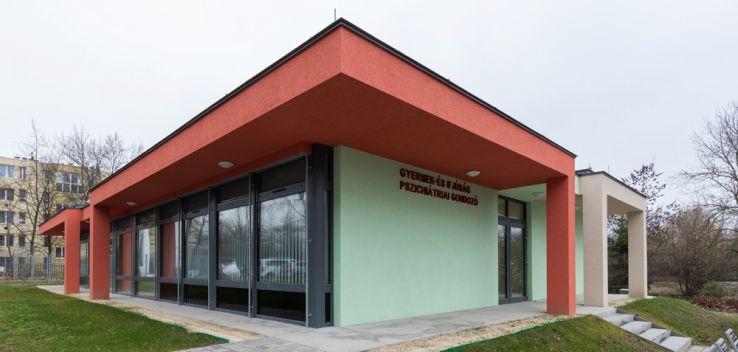 Kásler: 300 millió forintból épült meg a Bács-Kiskun Megyei Oktatókórház gyermekpszichiátriai gondozója