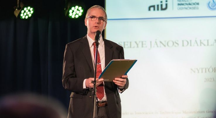 Országos Diáklabor Konferencián jártak a piarista és bányais diákok, valamint a tanárok