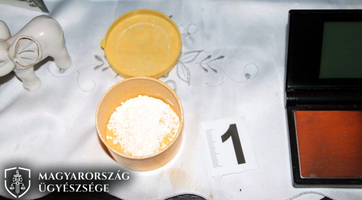 Másfél év alatt 12 milliós bevételt hozott a párnak a zsálya és kristály kereskedelem