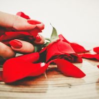 Mi az a géllakk, és miért jobb, mint a hagyományos körömlakk?