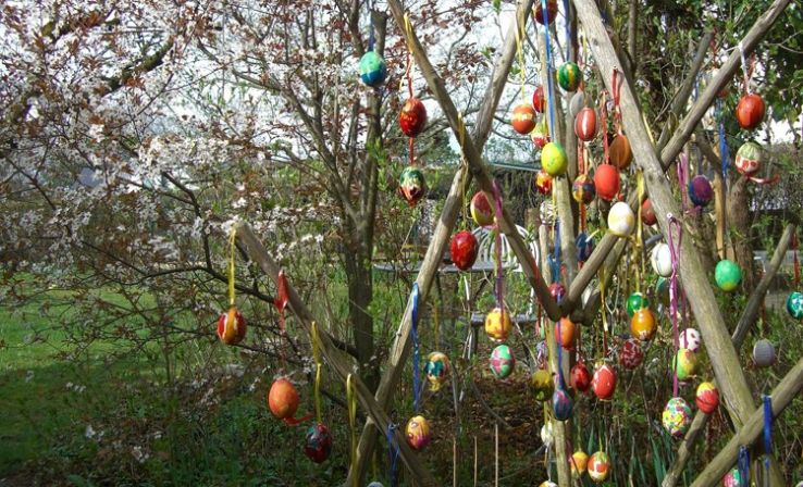 Műkertvárosi tojásfadíszítés