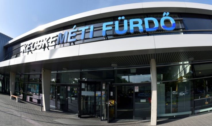 Adománygyűjtés a Kecskeméti Fürdőben
