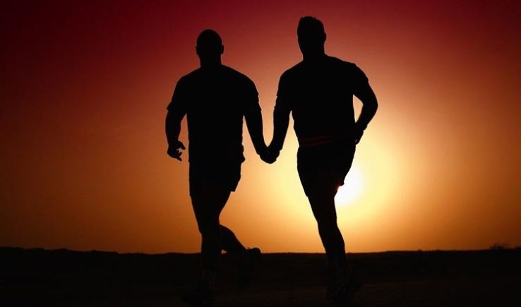 Intim fotóik közzétételével zsarolta férfiismerőseit a férfi