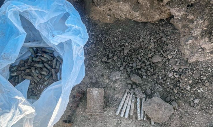 Robbanóeszközt és lőszereket találtak Kecskeméten