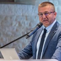 Czomba Sándor: Mozgósítani kell a mintegy 300 ezer főnyi munkaerőpiaci tartalékot