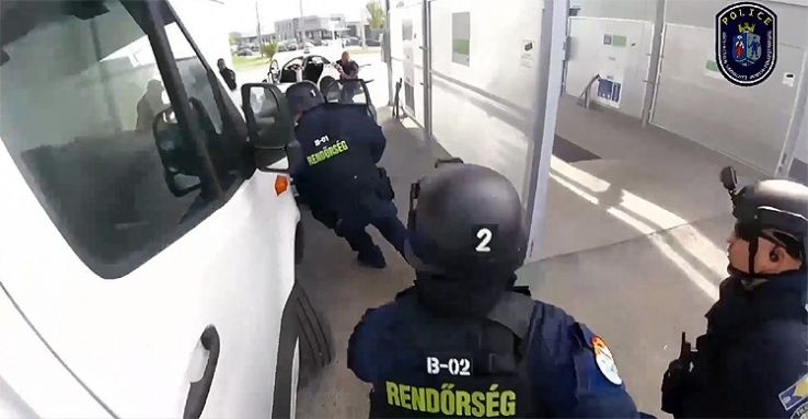 Hetet 5 csapásra: Összehangolt rajtaütés Kecskeméten