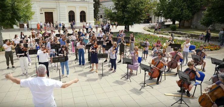 Videó és werkfilm is készült az M. Bodon Pál Zeneiskola Flashmobjáról