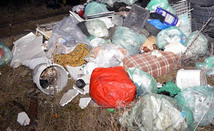 Illegális hulladék Kecskemét határában: megtalálták a rendőrök a szemetelőt