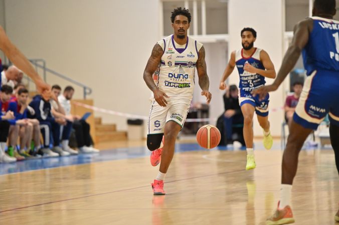 Egy félidőn át partiban volt a Duna Aszfalt-DTKH Kecskemét a bombaerős Pakssal