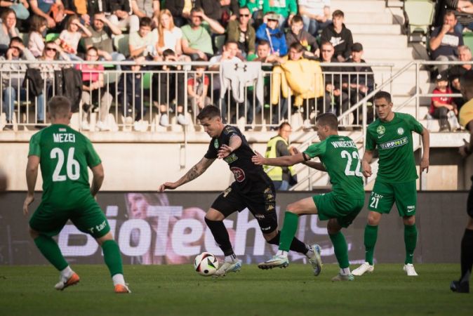 Ötvös büntetőjével nyert a Paks