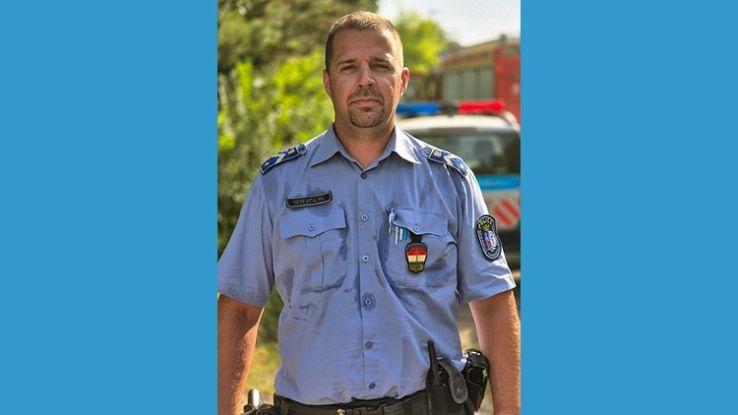 Rágyújtotta a nő a párjára a házat, ahonnan kimentett egy férfit a rendőr