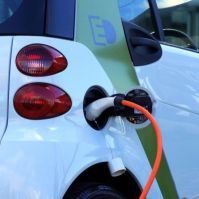 Meghosszabbítja az Energiaügyi Minisztérium az elektromos autókra kiírt pályázatát