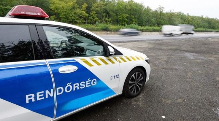 Újabb rendőrségi akció: a menet közbeni mobiltelefon használatot ellenőrzik majd