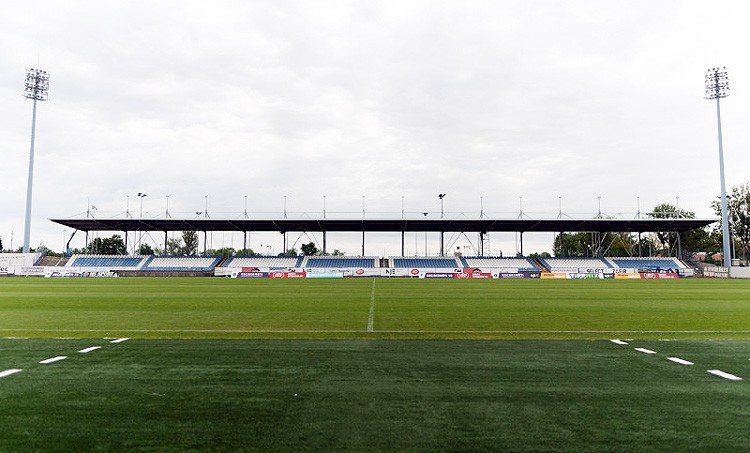 Széktói Stadion: A tetőszerkezet már áll