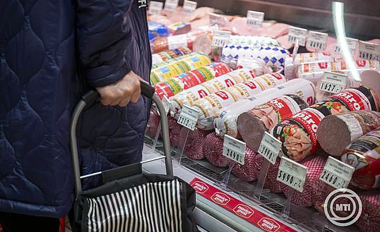 Az Auchan, a Tesco, az Aldi és a Lidl is kedvezményeket ad a nyugdíjas utalványok beváltásánál Az Auchan, a Tesco, az Aldi és a Lidl is kedvezményeket ad a nyugdíjas utalványok beváltásánál