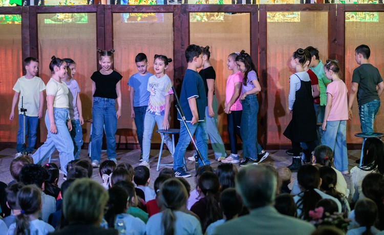 „Akarsz-e mindig, mindig játszani?” – Drámapedagógiai találkozó a Vásárhelyi Pál Általános Iskolában