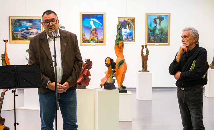 Egy olasz művész élete Magyarországon – Megnyílt Angelo Minuti kiállítása a Hírös Agórában Egy olasz művész élete Magyarországon – Megnyílt Angelo Minuti kiállítása a Hírös Agórában