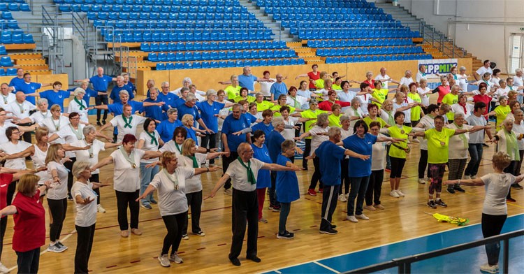 Több mint kétszáz szépkorú mozdult meg a „Mozdulj!” sportvetélkedőn Kecskeméten