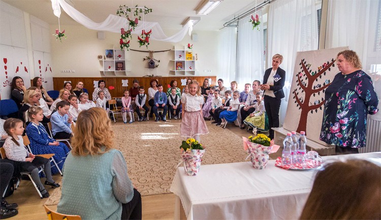Kálmán Lajos népdaltalálkozó a Pöttömkert Óvodában - A kecskeméti óvodák 11. éve együtt éltetik a népdalokat Kálmán Lajos népdaltalálkozó a Pöttömkert Óvodában - A kecskeméti óvodák 11. éve együtt éltetik a népdalokat