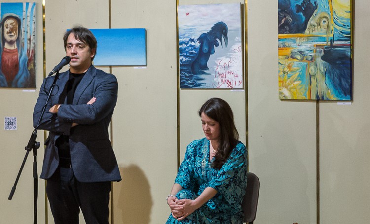 Vajda Boróka festményei a színház falai között