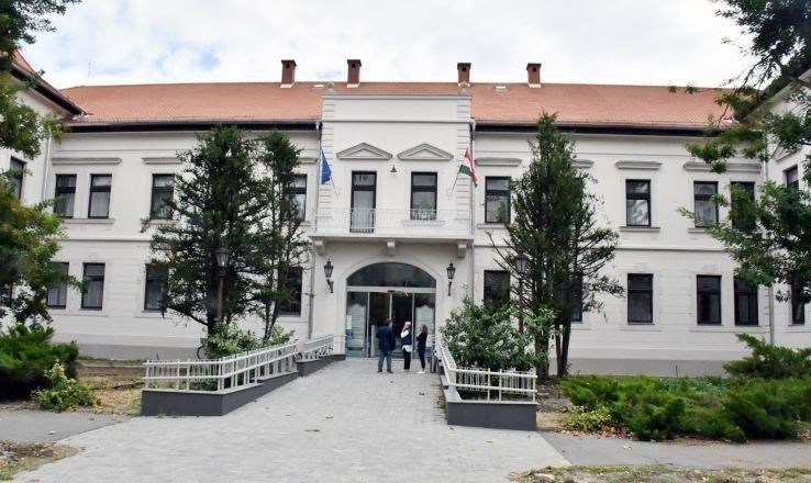 Szerdán nyílik a 33. Tiszaalpári Alkotótábor kiállítása az iparkamarában