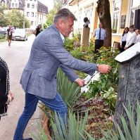 Koszorúzással emlékeztek Fazekas József piarista tanárra
