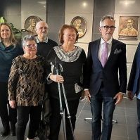 „A művészet lemossa a lélekről a mindennapok porát” – Új kiállítás nyílt a kecskeméti kórház Lift Galériájában