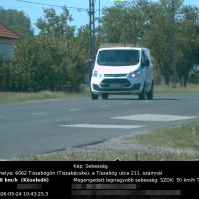 Lakott területen a megengedett 50 km/h helyett 108-cal hajtott
