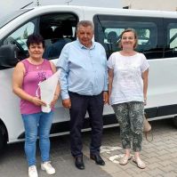 Új kisbuszt vett át Helvécia polgármestere és a mikrotérségi szociális szolgáltató központ vezetője