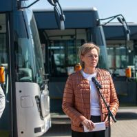 Újabb lépés a megújulás útján: hat modern csuklósbusz állt forgalomba Kecskeméten