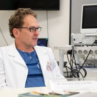 Élő műtétektől a 3D tervezésig – Országos sebészeti kurzusnak adott otthont a kecskeméti kórház