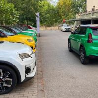 Hét új elektromos autó állt szolgálatba a kecskeméti tankerületnél
