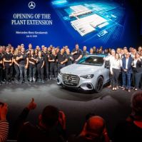 Felavatták a Mercedes-Benz kibővített kecskeméti gyárát és megkezdődött az új elektromos C-osztály sorozatgyártása