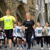 Jótékonyság: Értelmükben akadályozott fiatalokért futottak a refisek