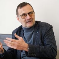 „A rendszer elfáradt” – figyelemre méltó interjú jelent meg Szeberényi Gyula Tamással