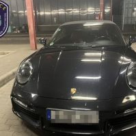Körözött luxusautót találtak Tompán
