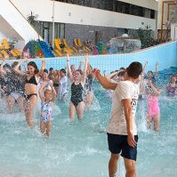 Flashmob és vízi aerobic a Kecskeméti Fürdőben