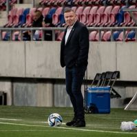 A cél megvan, amihez a háttér adott